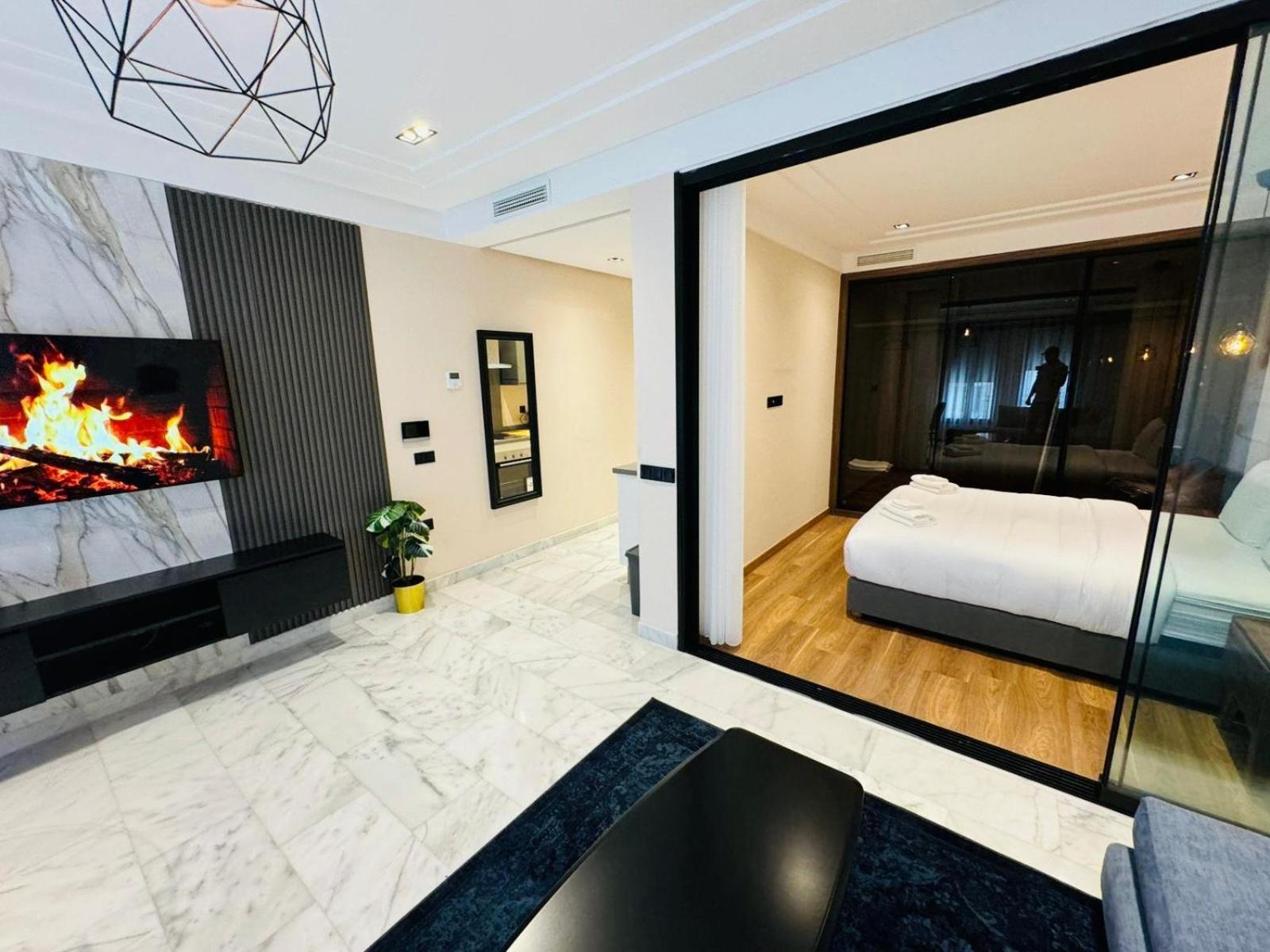 Les Joyeux Luxury Et Casa Blanca