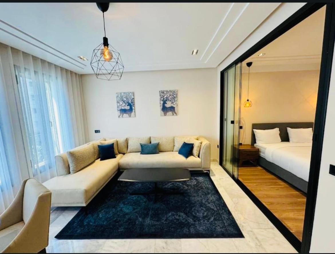 Les Joyeux Luxury Et Casa Blanca