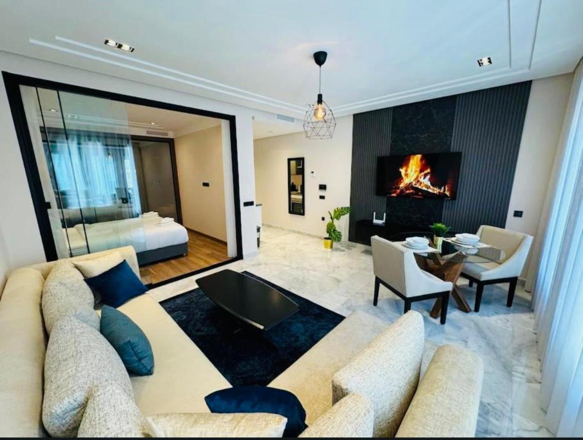 Les Joyeux Luxury Et Apartamento