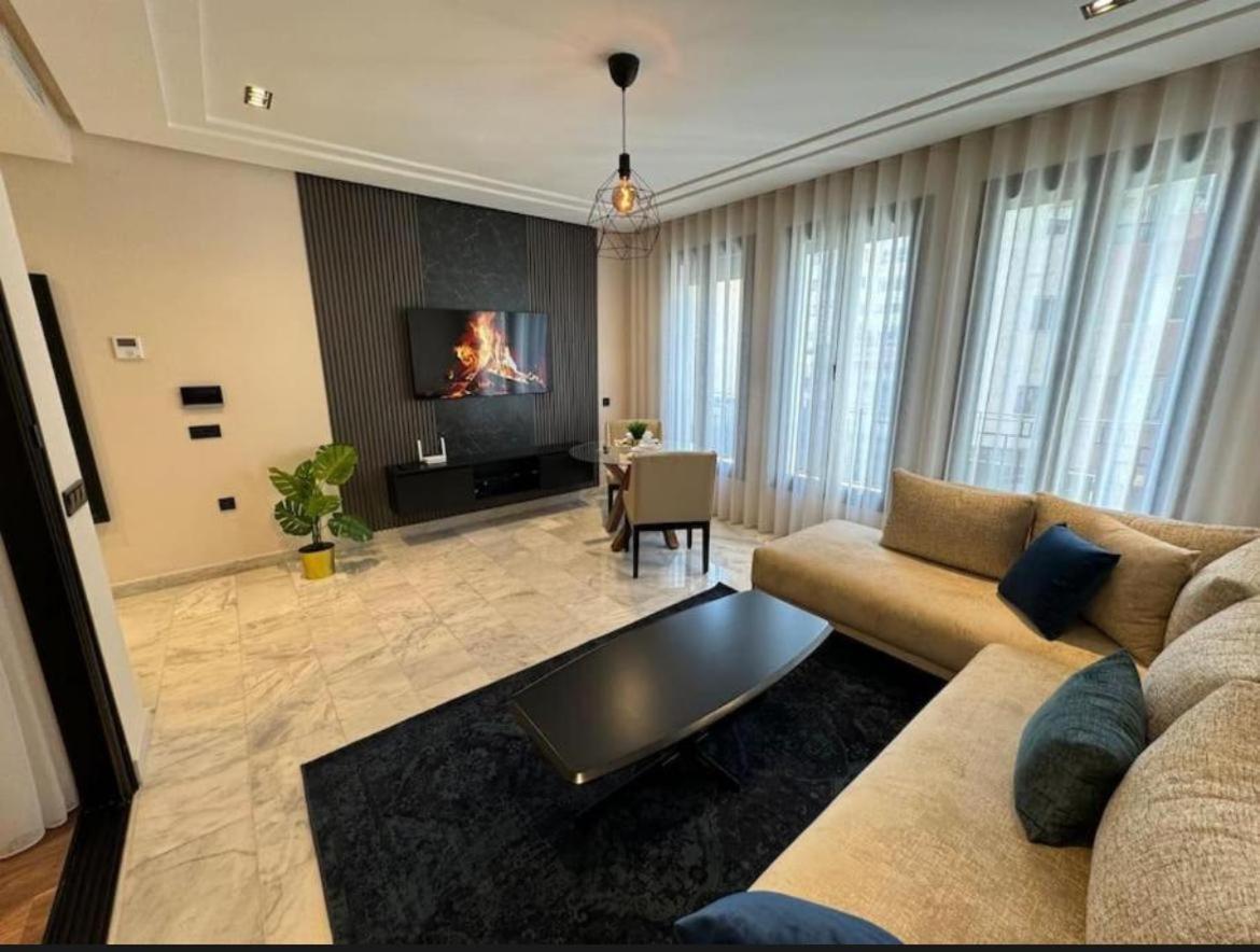 Les Joyeux Luxury Et Casa Blanca