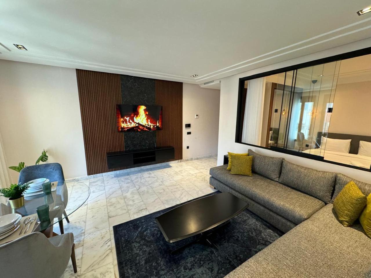 Les Joyeux Luxury Et * Casa Blanca