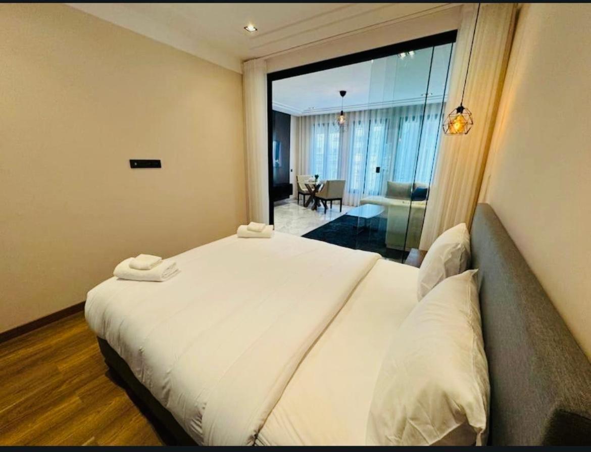 Les Joyeux Luxury Et Apartamento *
