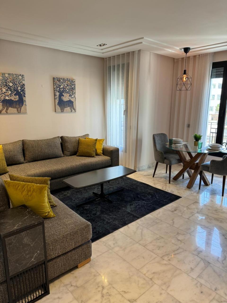 Les Joyeux Luxury Et Casa Blanca