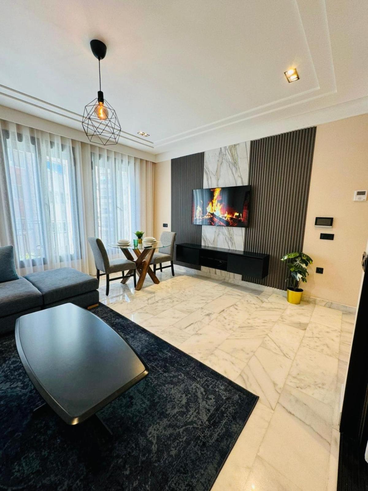 Les Joyeux Luxury Et Casa Blanca