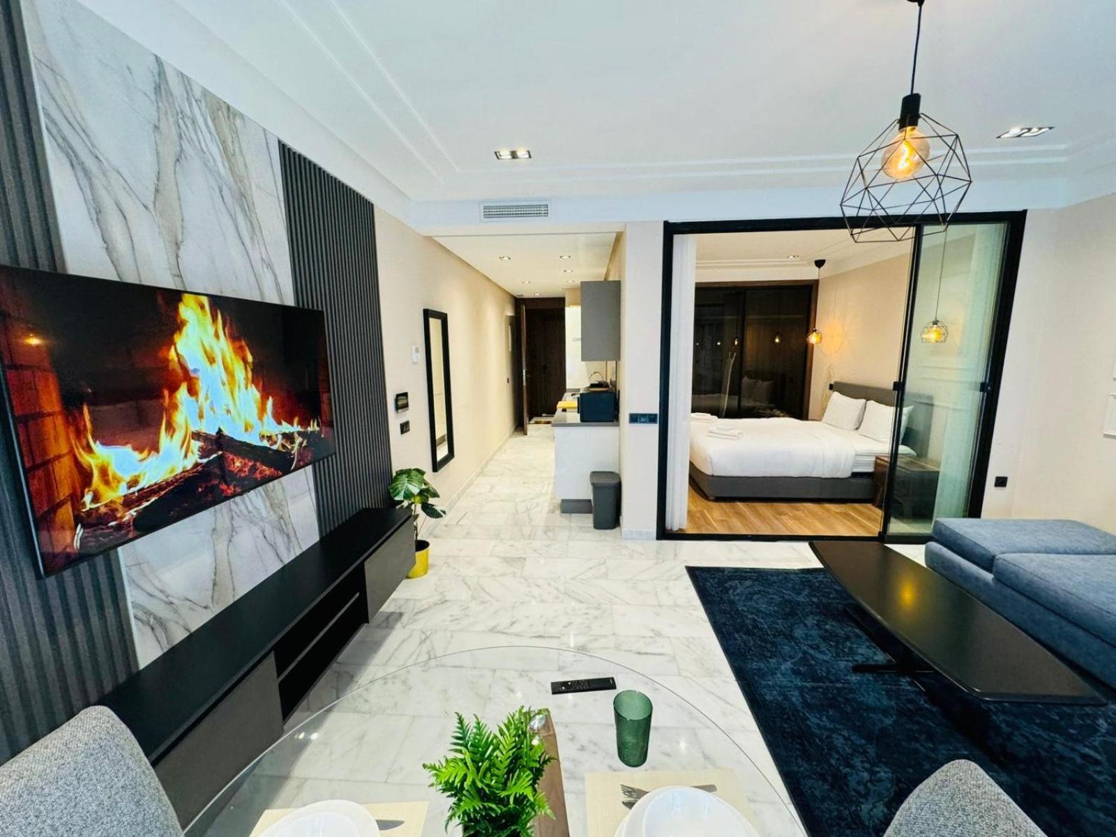 Les Joyeux Luxury Et * Casa Blanca